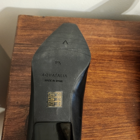 NWOB Aquatalia Aurelia Buckle Weatherproof Pointed Toe Pump Size 9.5 - Picture 7 of 9